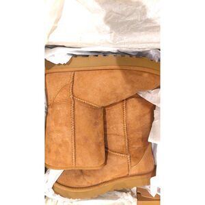 UGG Classic Short II Boots Chestnut 5 Womens Sheepskin Lined With Box Never Worn